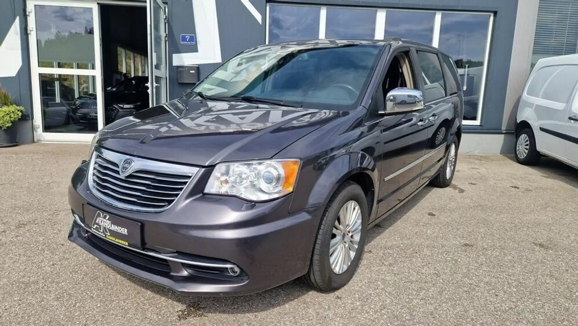 Chrysler Voyager Platinum ''1.Besitz'' Grau - 1