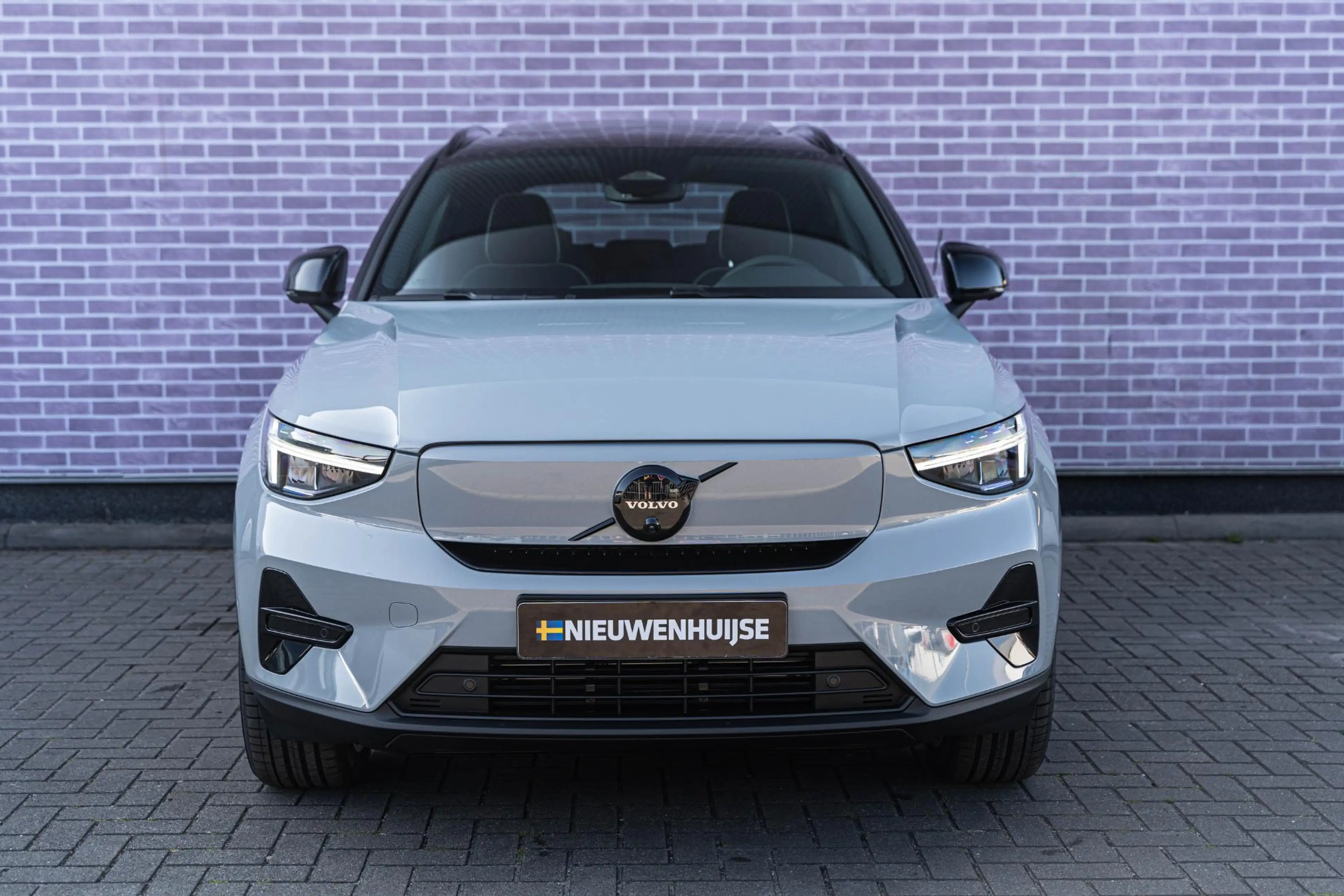 Volvo EX40 Extended Range Ultra Black Edition | Google | Long — photo 6