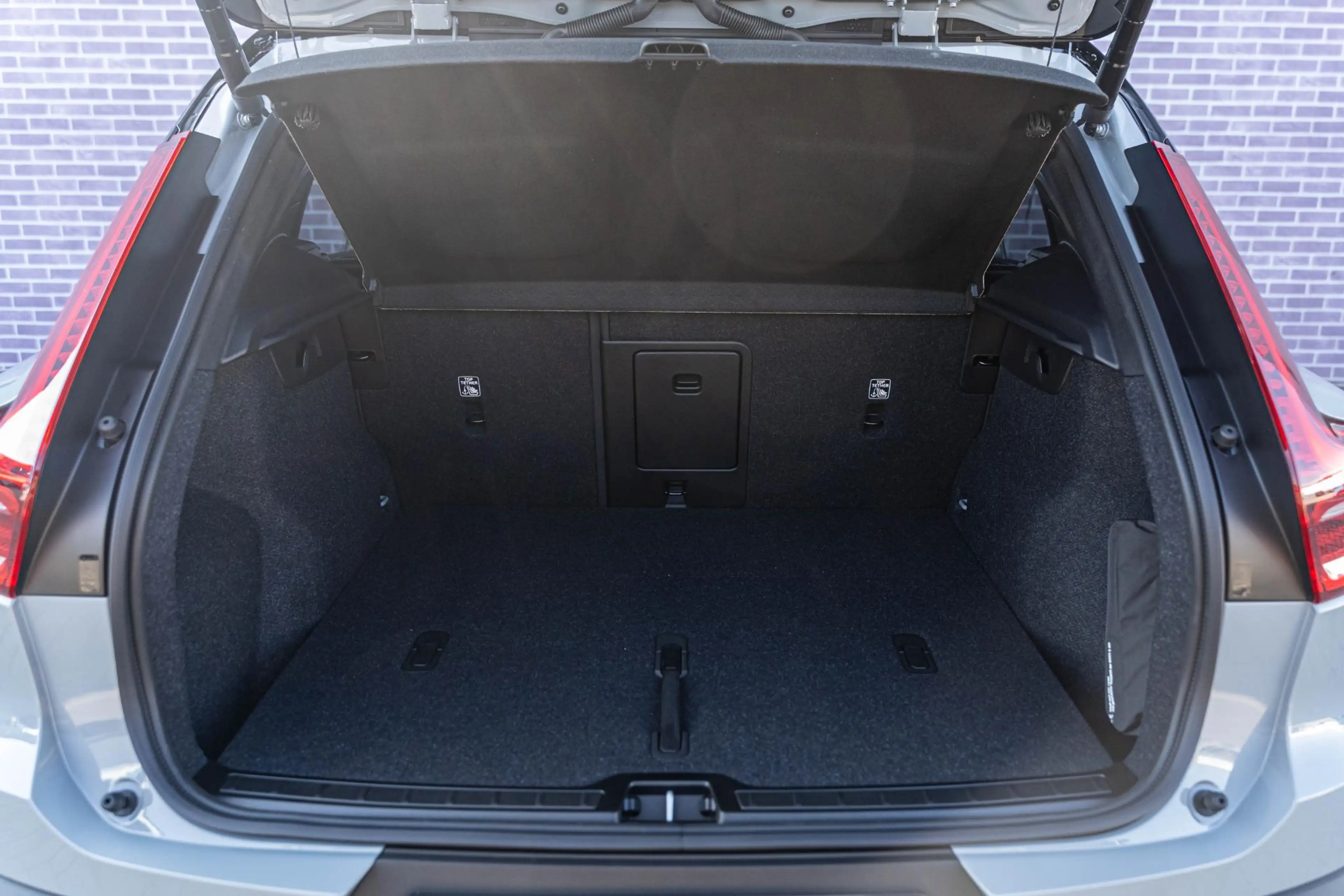 Volvo EX40 Extended Range Ultra Black Edition | Google | Long — photo 15
