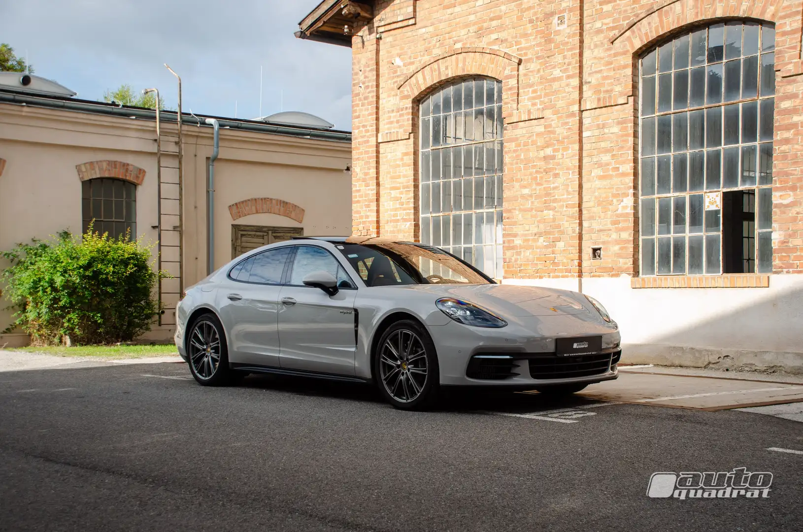 Porsche Panamera 4 E-Hybrid - BOSE, Sport Chrono, Approved, Kreide Gris - 2