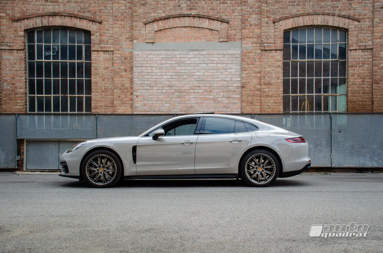Porsche Panamera 4 E-Hybrid - BOSE, Sport Chrono, Approved, Kreide Gris - 1