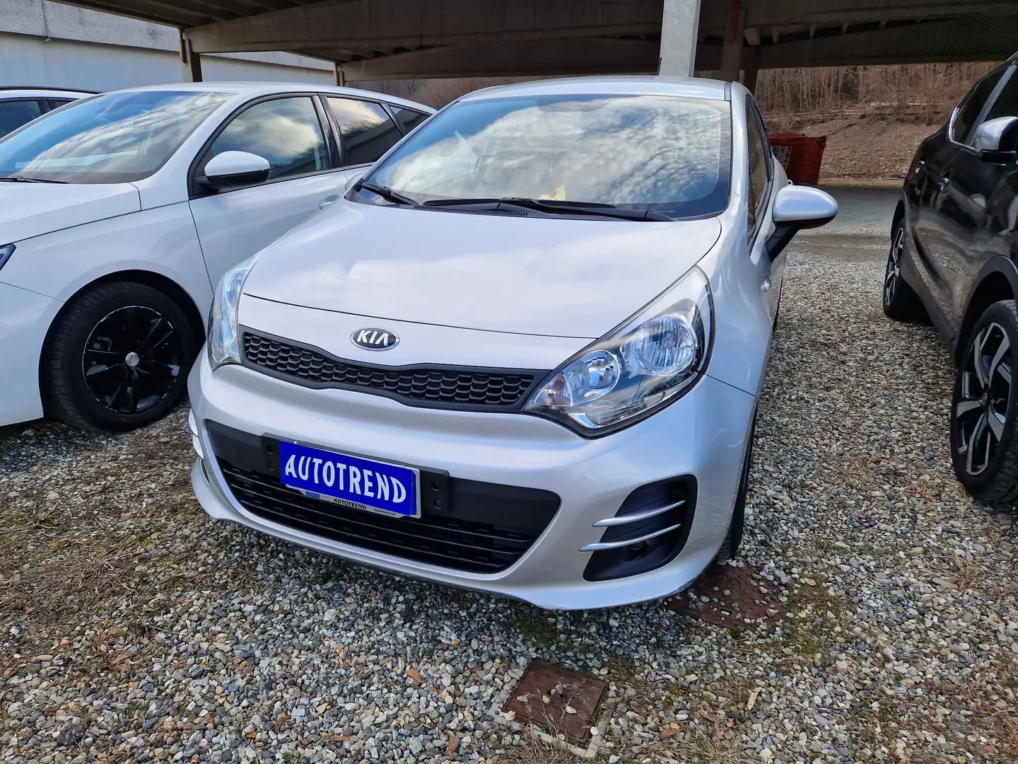 Kia Rio 5p 1.2 Active Collection eco Gpl Plateado - 1