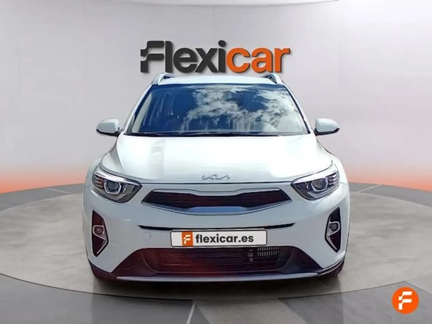 Kia Stonic 1.0 T-GDi 74kW (100CV) MT Drive - 5P (2023) Blanco - 2
