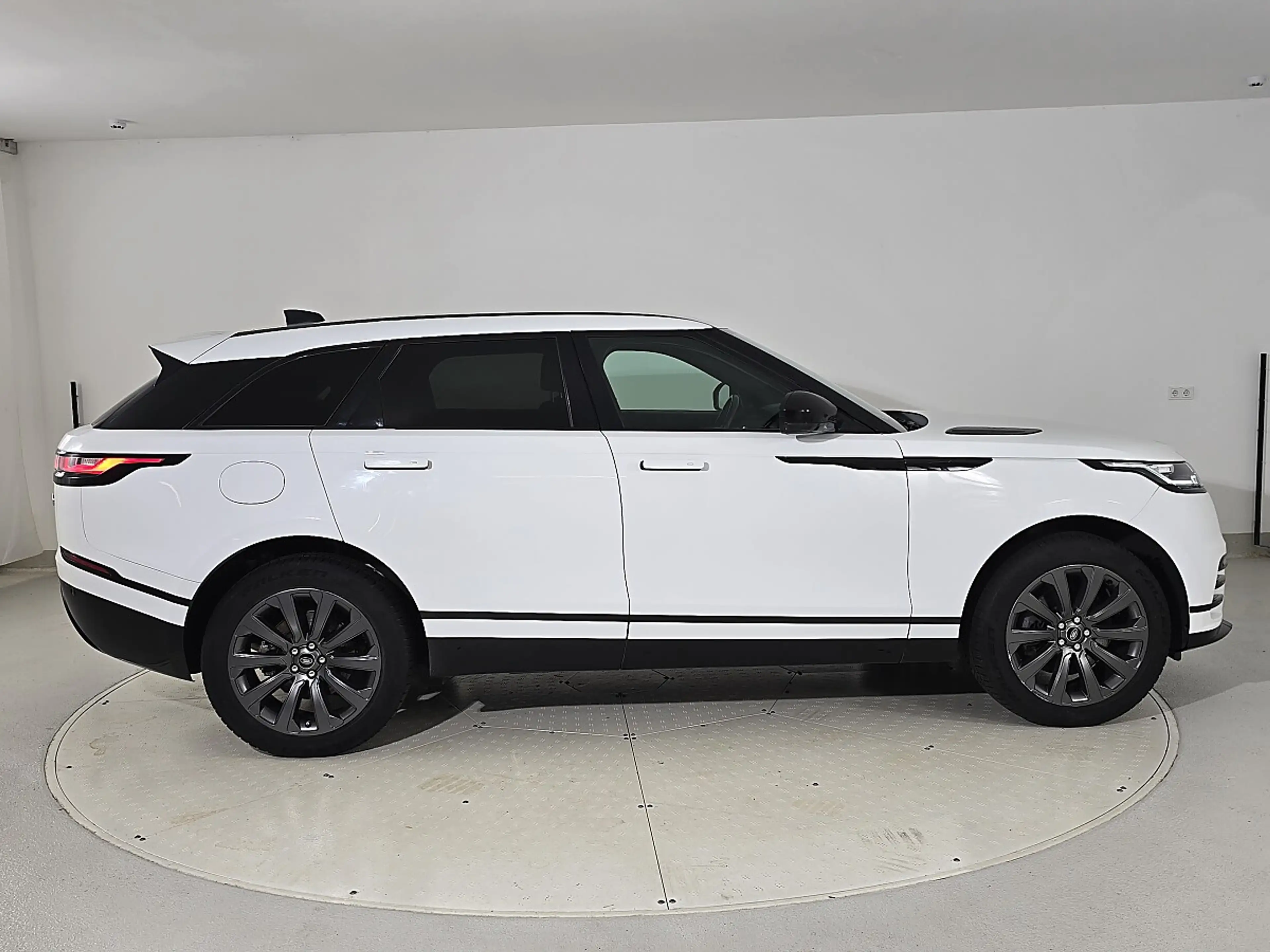 Land Rover Range Rover Velar 2.0 | Auto Stahl Wien 22 — photo 6