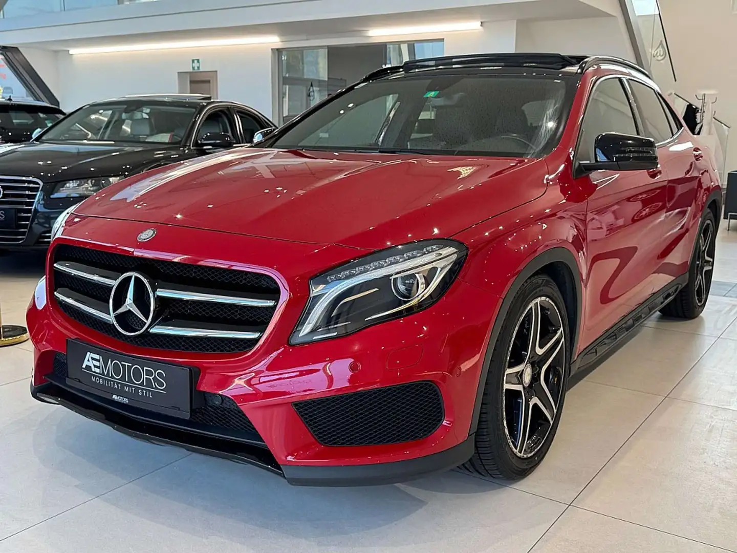 Mercedes-Benz GLA 220 CDI 4MATIC Aut. // AMG-LINE // PANO // KREDIT /... Rot - 2