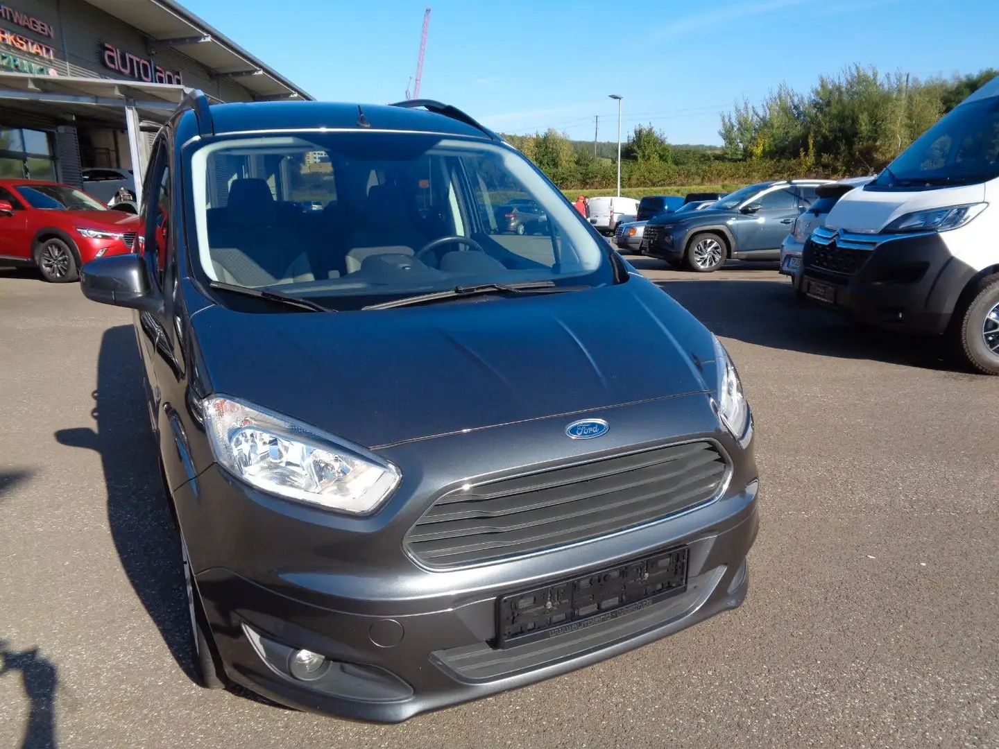 Ford Tourneo Courier Titanium Grau - 2
