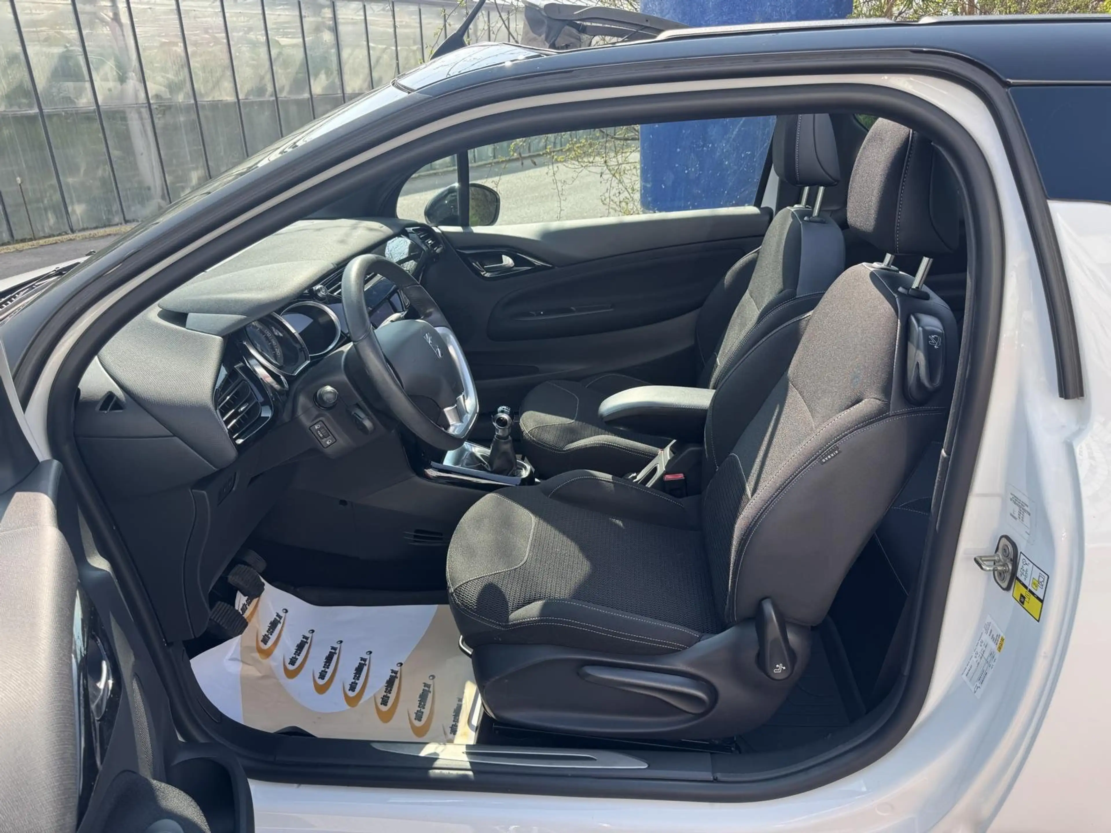 DS Automobiles DS 3 DS3 S&S SoChic Cabrio PDC LED 1.Besitz Servicebuch — photo 8