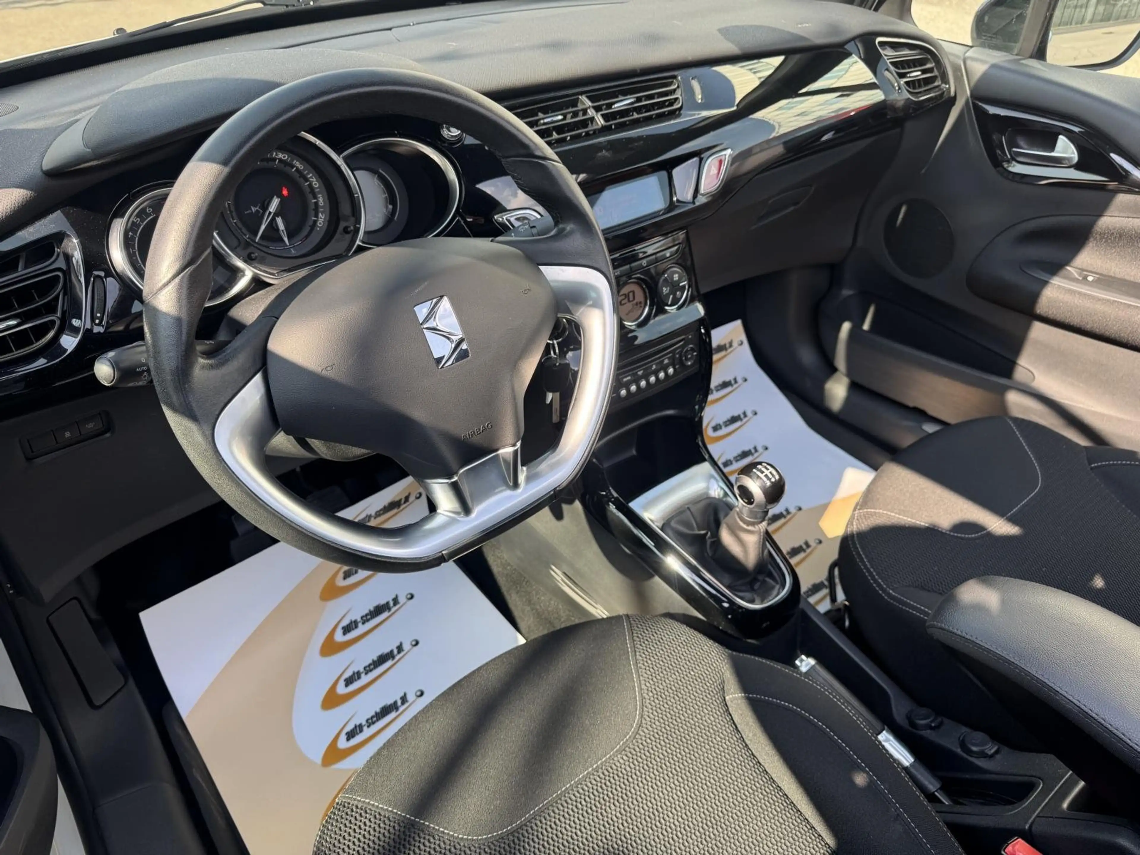 DS Automobiles DS 3 DS3 S&S SoChic Cabrio PDC LED 1.Besitz Servicebuch — photo 7