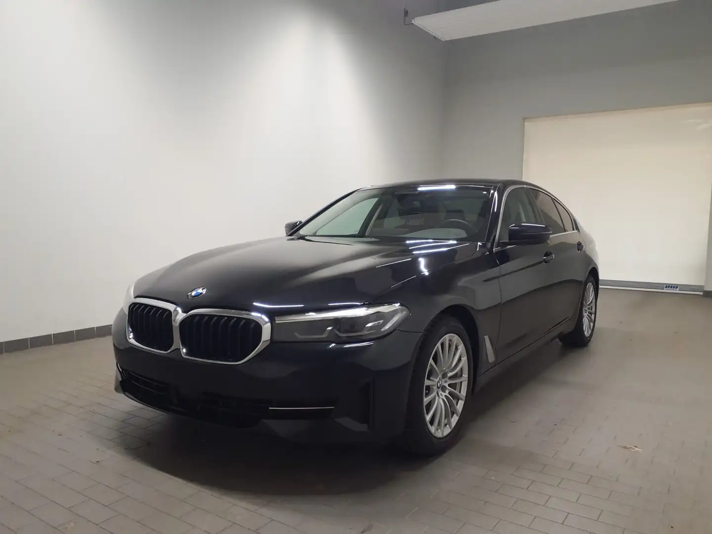 BMW 520 d LED Navi AppleCarPlay SHZ StHz. GRA Parkassist. Noir - 1