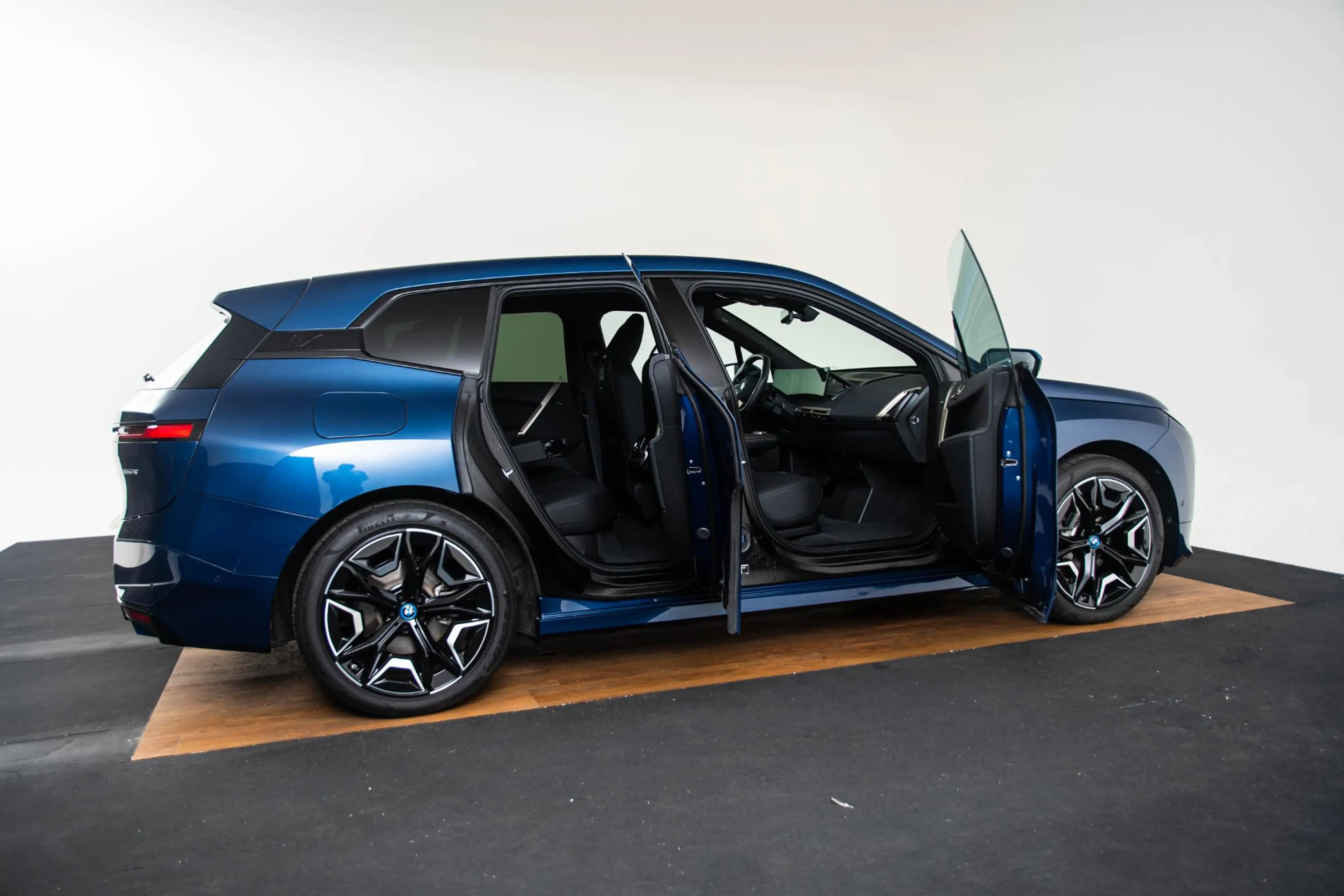 BMW iX xDrive40 Excellence 77 kWh Trekhaak - Panoramadak — photo 10