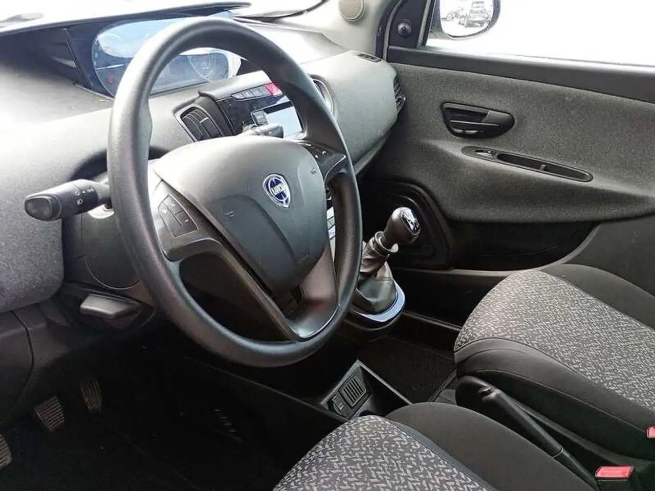 Lancia Ypsilon 2022 — фото 7