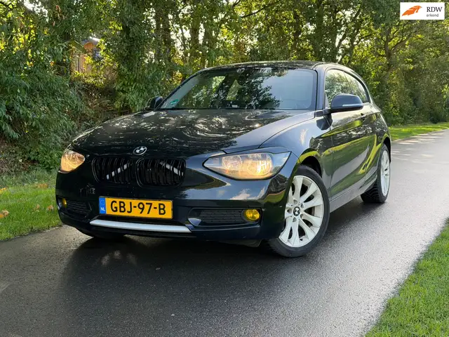 BMW 114 1-serie 114i Business+ | Cruise + Carplay Nu € 2.4