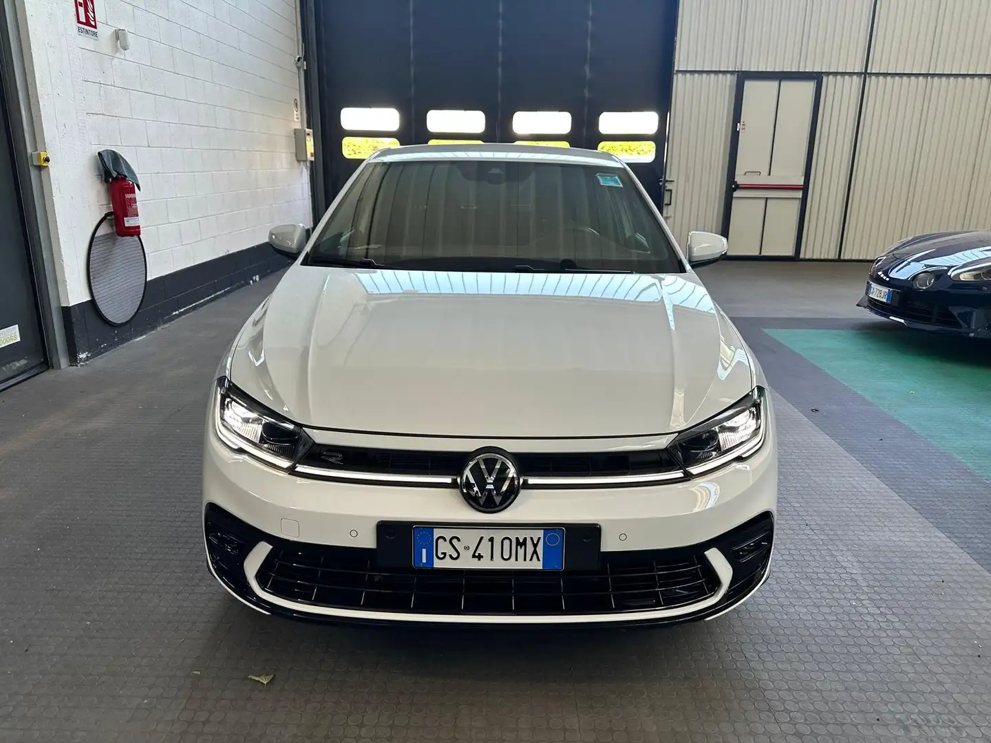 Volkswagen Polo Polo VI 2022 1.0 tsi R-Line 95cv dsg Bianco - 2