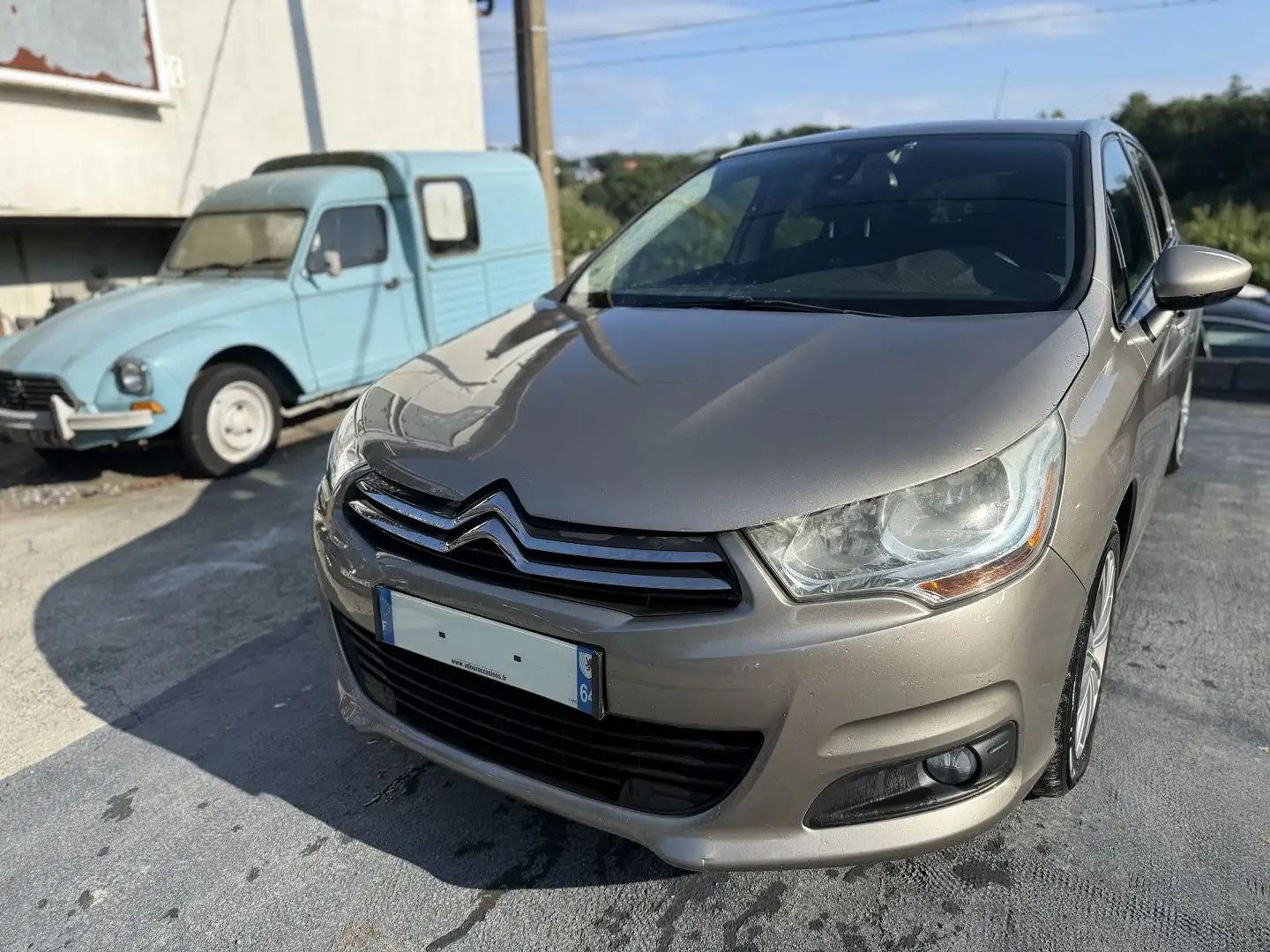Citroen C4 1.6 E-HDI 115 FAP EXCLUSIVE + Brun - 2