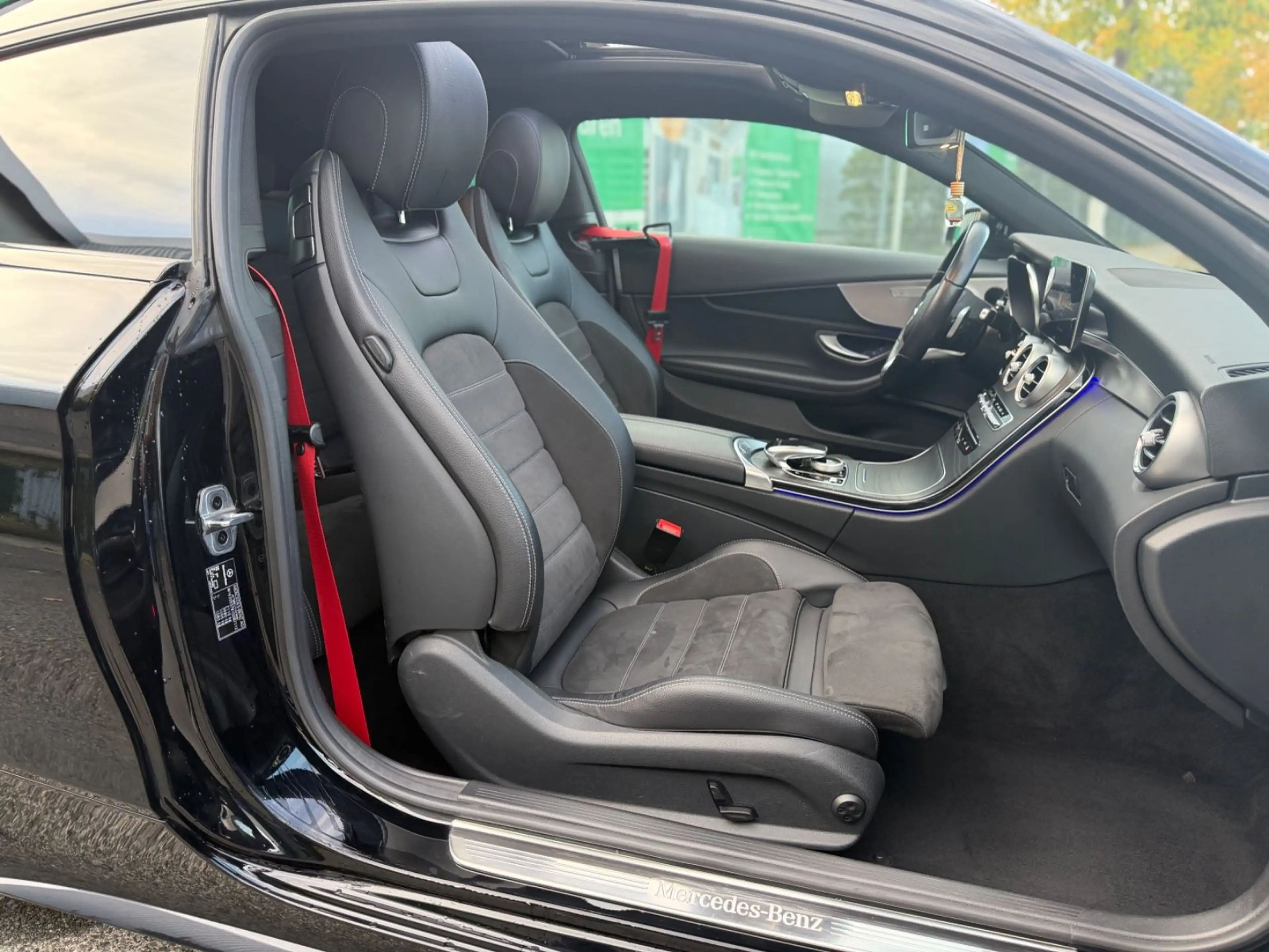 Mercedes-Benz C 200 C Coupe 4Matic AMGLINE*PANORAMA*Ambient* — photo 13