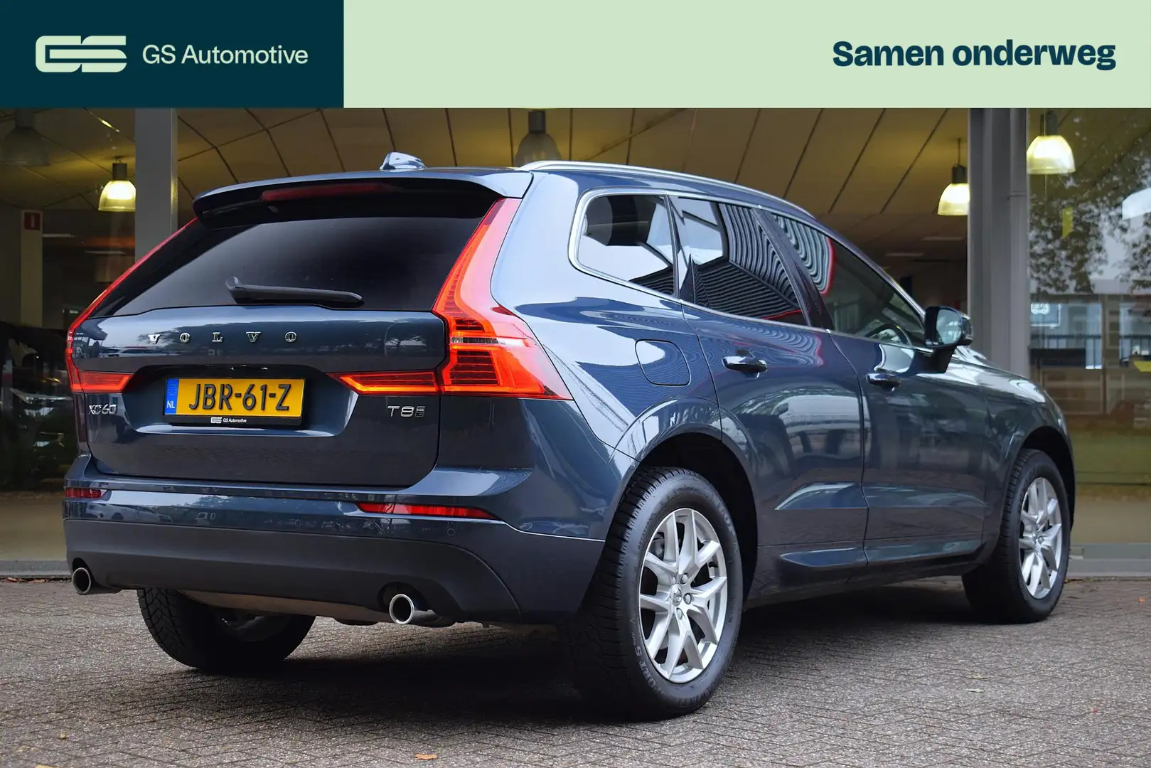 Volvo XC60 2.0 T8 AWD Mom Pro PANO|LEDER|LED|STOEL+STUURVW| Blau - 2