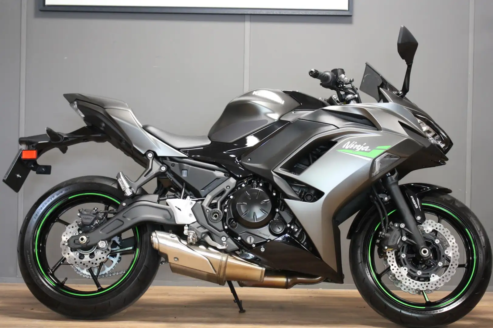 Kawasaki Ninja 650 Tour 1e eigenaar , Nieuwstaat,A2 Grijs - 2