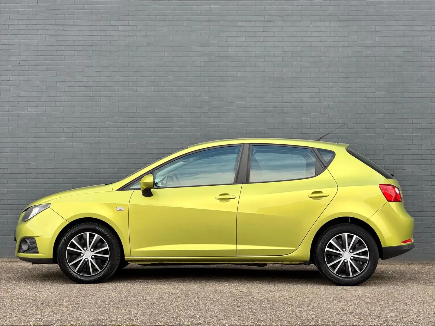 SEAT Ibiza 1.4 Stylance/PSENSOR/AIRCO/CRUISE/5DEURS/RIJD SUPE Geel - 2