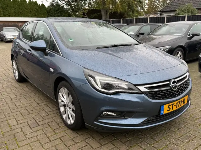 Opel Astra view 2