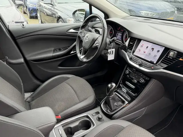 Opel Astra view 4