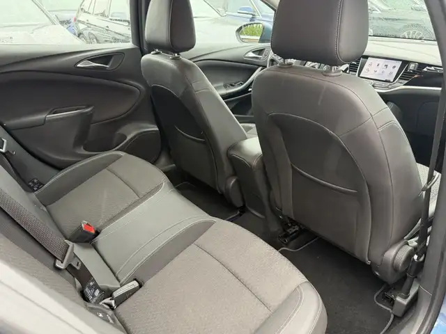 Opel Astra view 6
