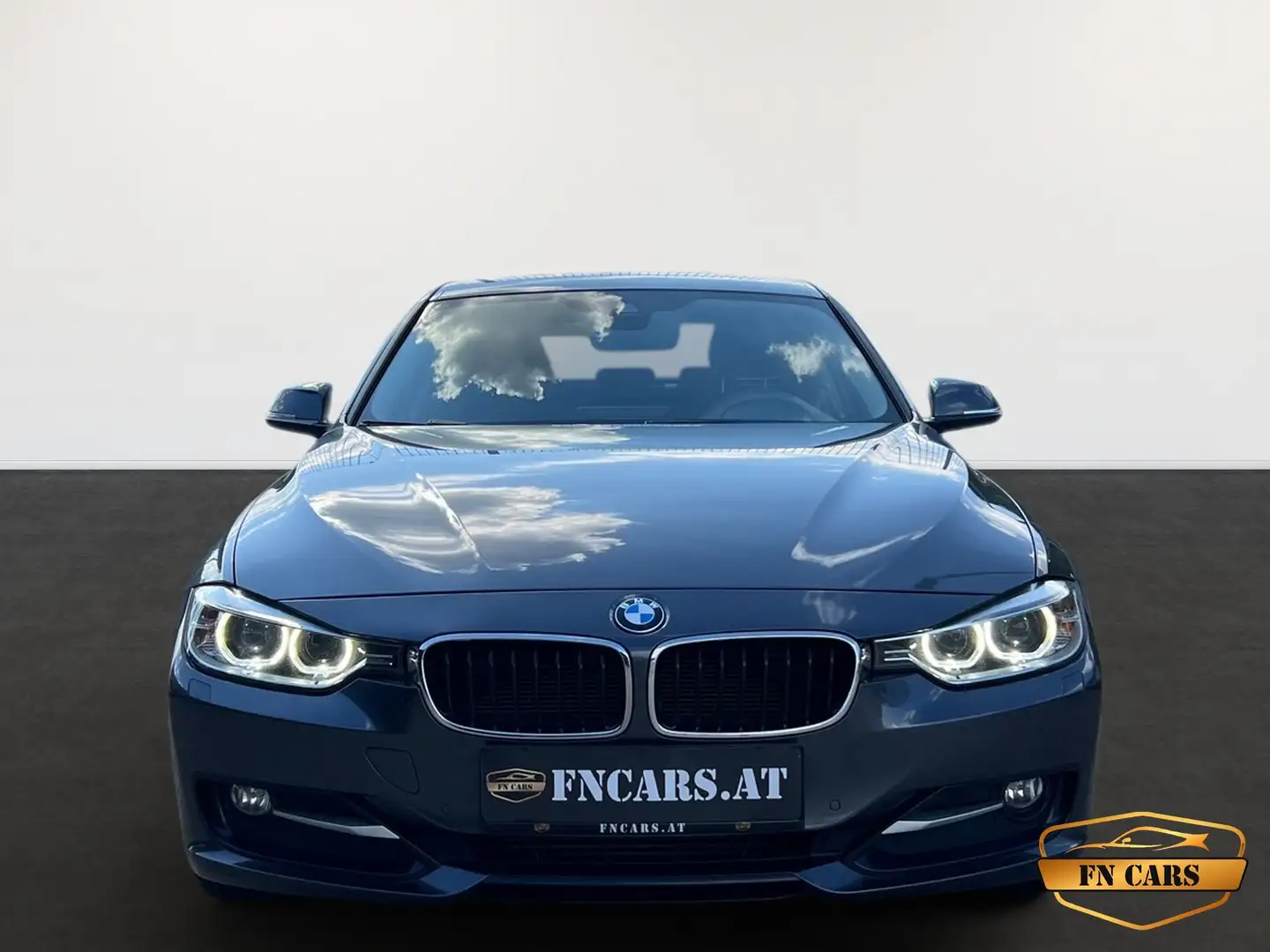 BMW 318 BMW 318d mit Heckantrieb AHK PDC Grau - 2