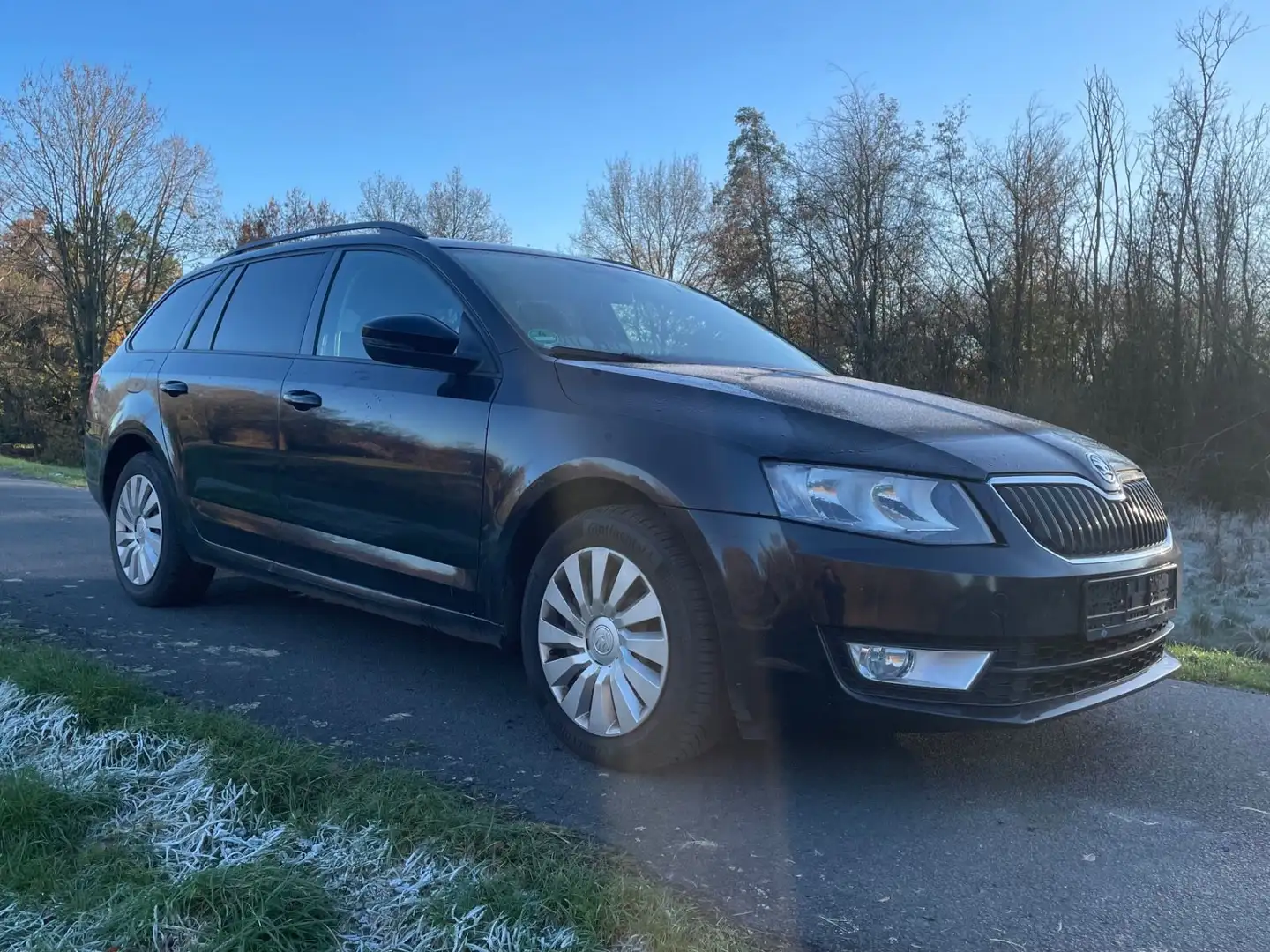 Skoda Octavia Combi 2.0l TDI Automatik 1.Hand Navi VB Noir - 1