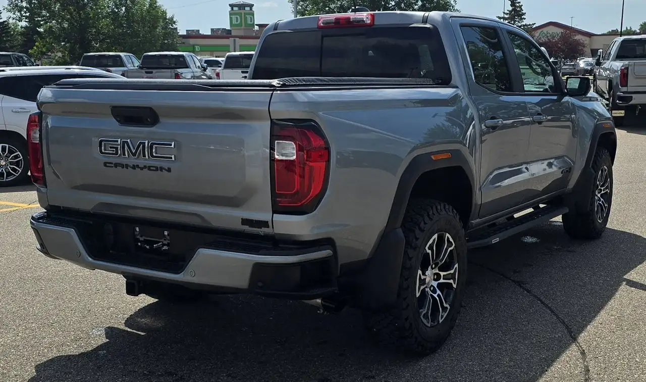GMC Canyon снимка GMC Canyon