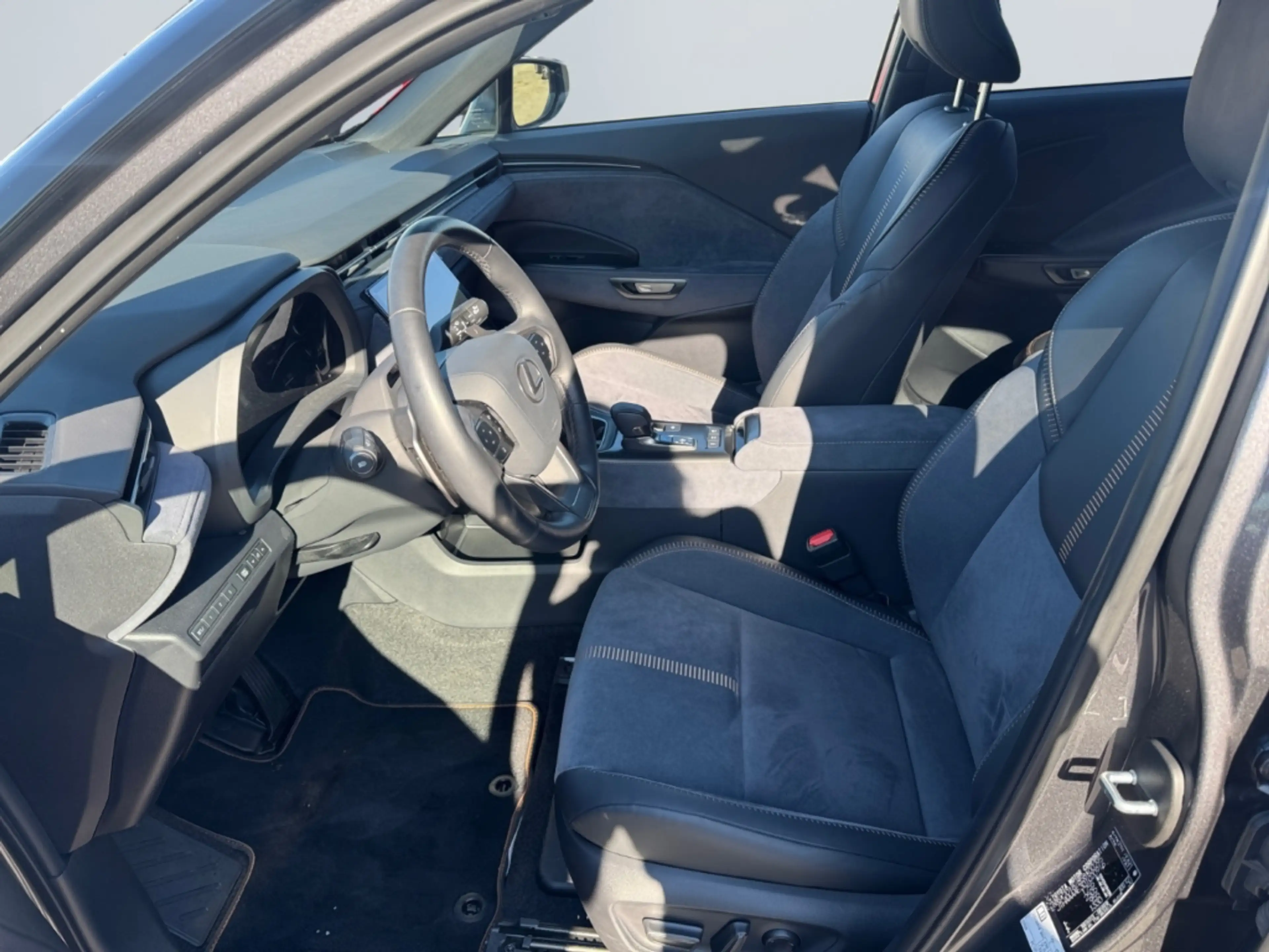 Lexus LBX FWD Cool *LED*ACC*Leder*360°*HUD*Memory*SHZ* — photo 9