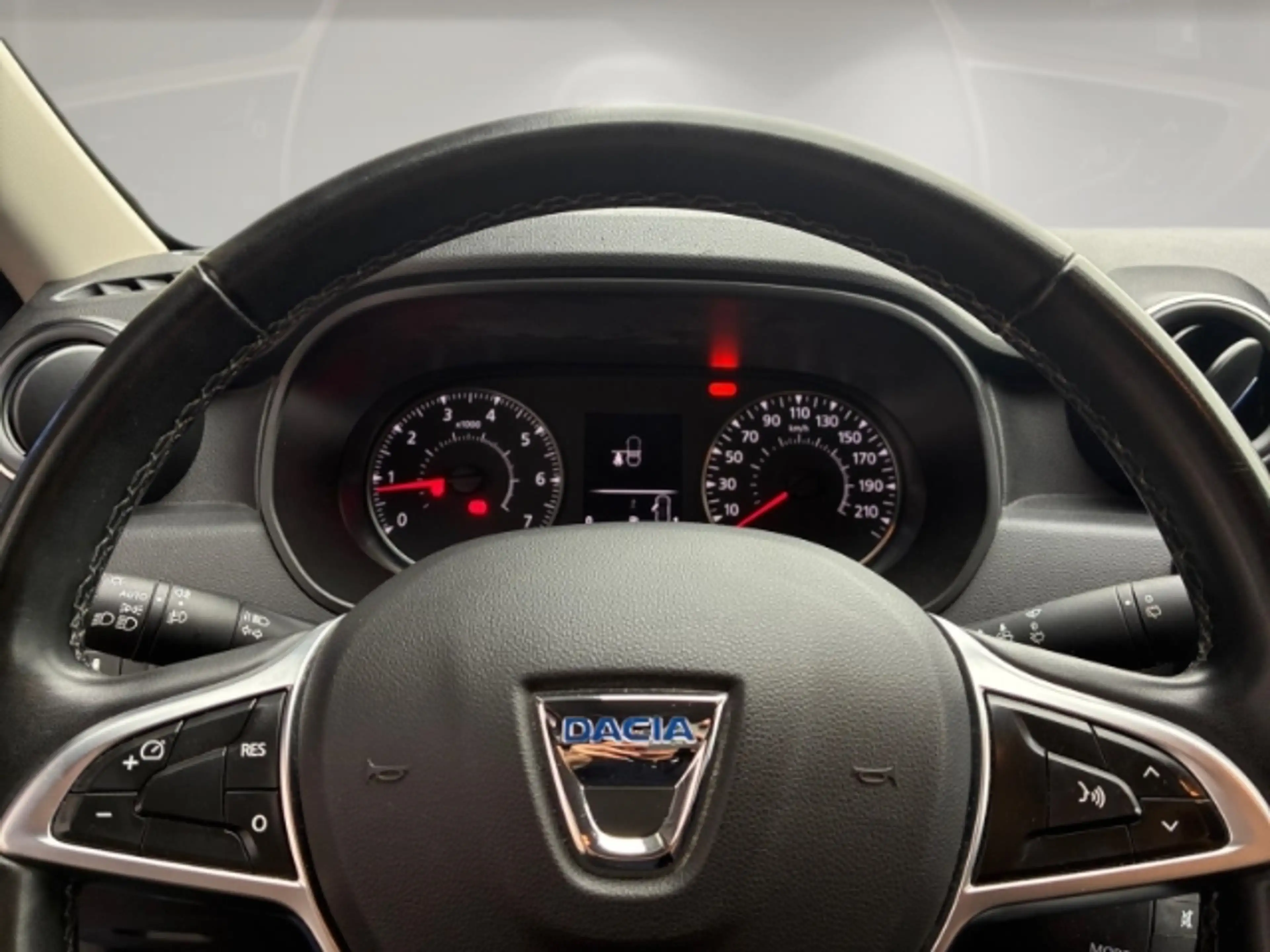 Dacia Duster II Celebration Sitzheizung/Rückfahrkamera/Navi/PDC — photo 9