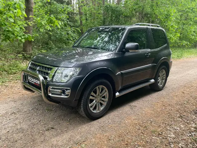 Mitsubishi Pajero Pajero Court 3.2 DI-D 190 Intense A