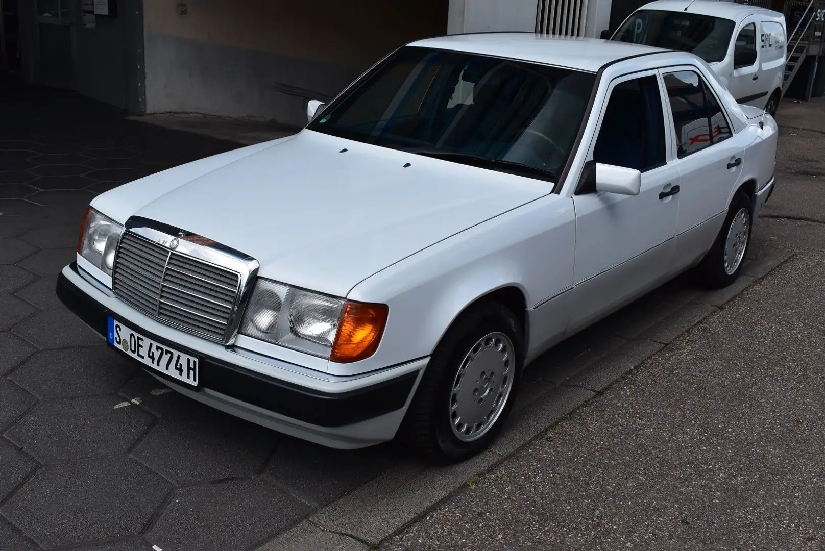 Mercedes-Benz 200 W124 E200 AUTOMATIK LIMO TOP ZUSTAND OLDTIMER Weiß - 2