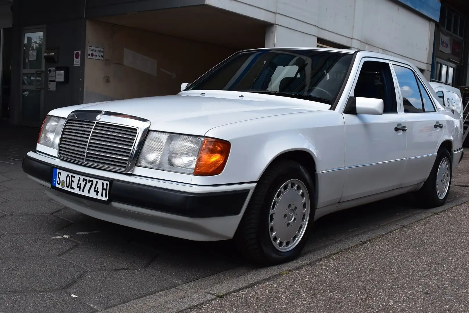 Mercedes-Benz 200 W124 E200 AUTOMATIK LIMO TOP ZUSTAND OLDTIMER Weiß - 1