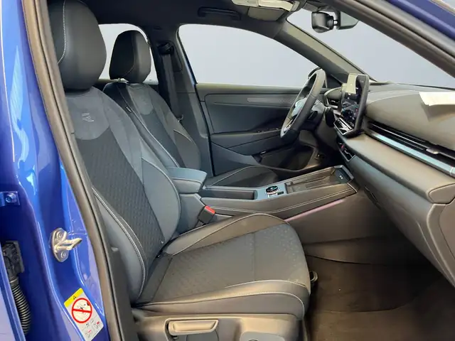Volkswagen T-Roc view 10