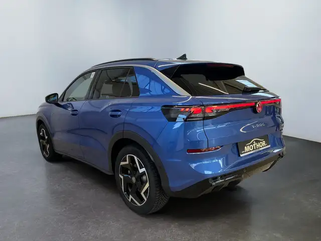 Volkswagen T-Roc view 4