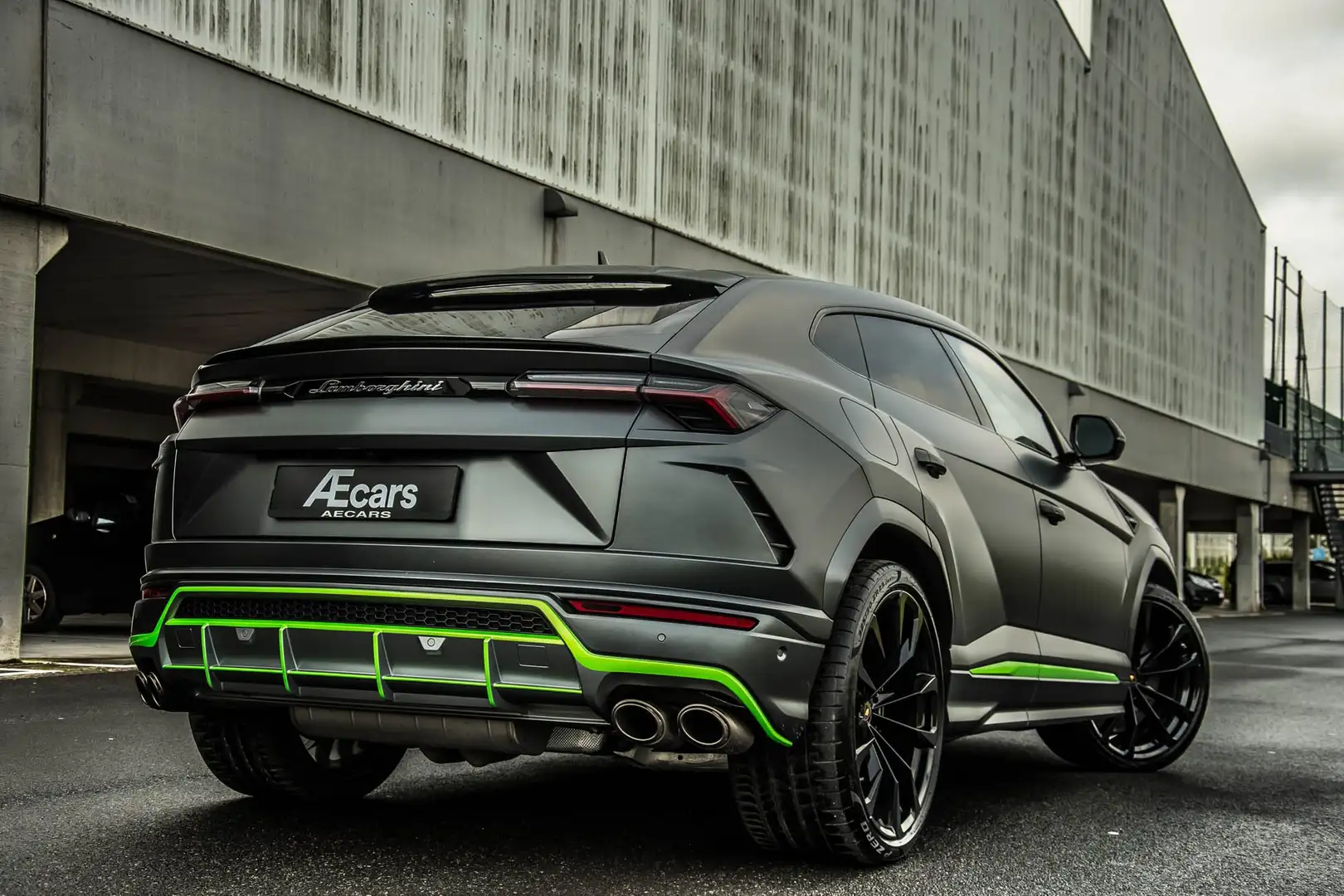 Lamborghini Urus 4.0 V8 *** AKRAPOVIC / 3 X CARBON / MATT PPF *** Grey - 2