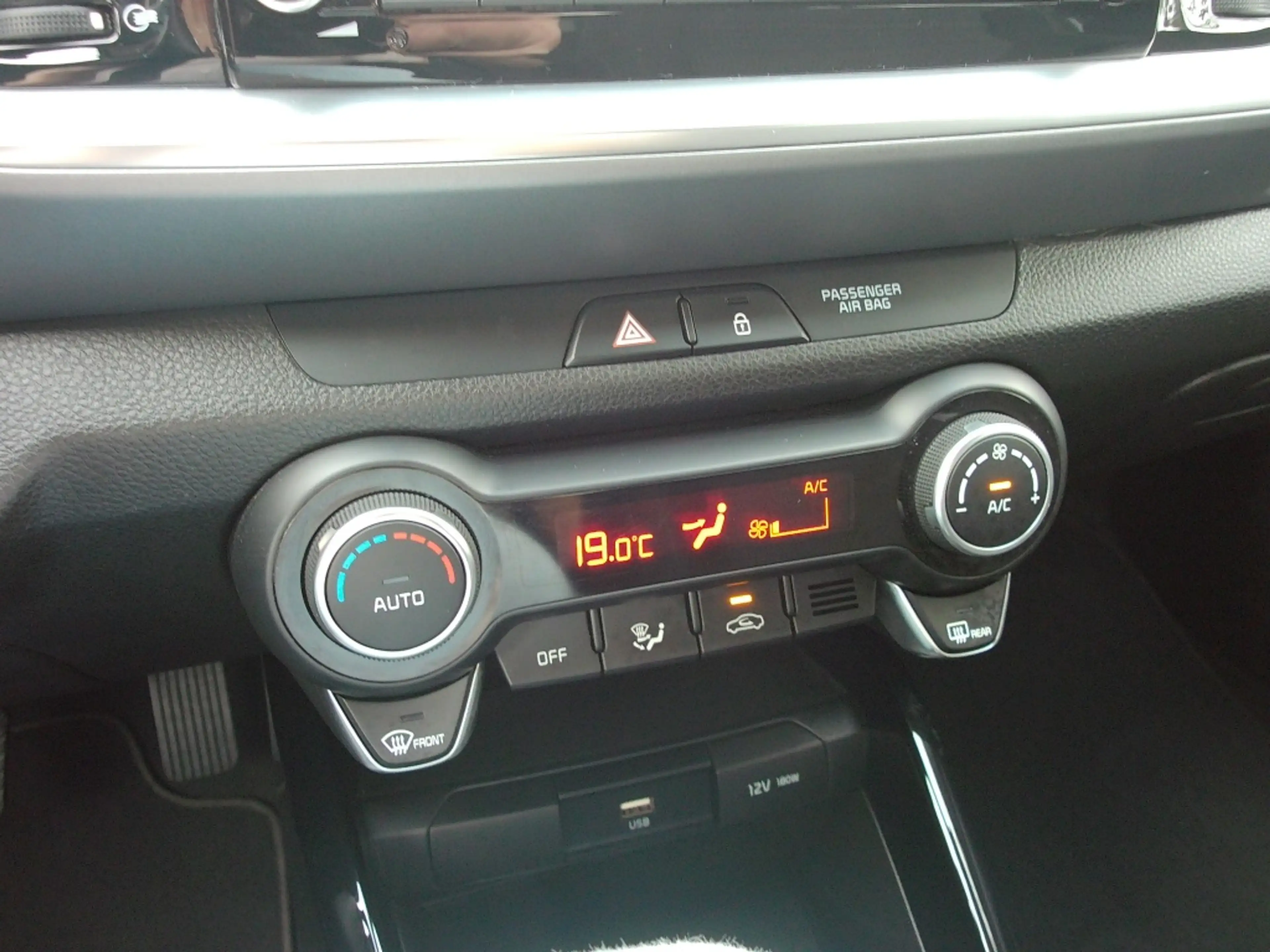 Kia Stonic 1.0 T-GDi 100pk DynamicLine — photo 32