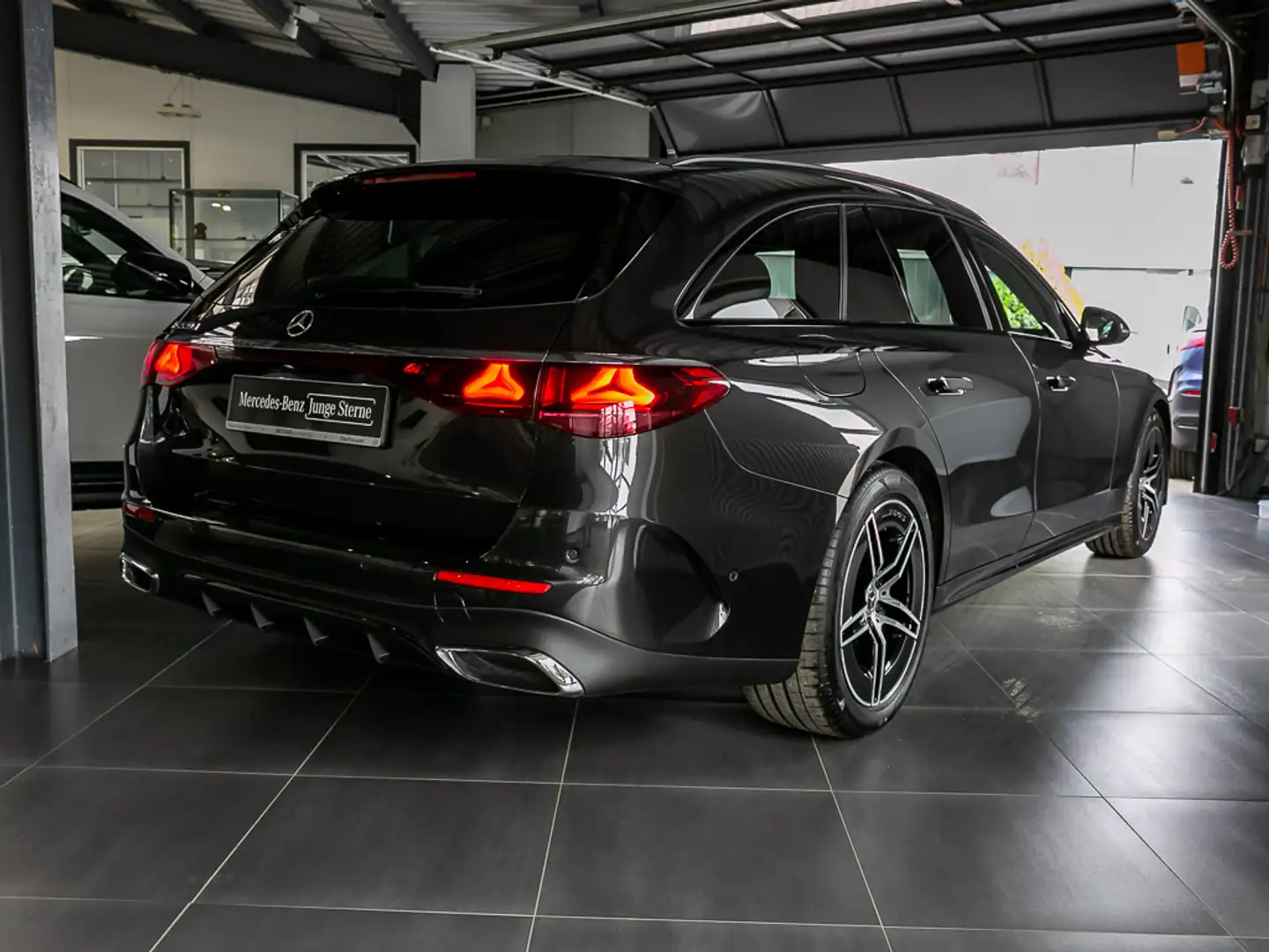 Mercedes-Benz E 220 Td AMG LINE ADVANCED AHK NIGHT DISTRONIC Grau - 2