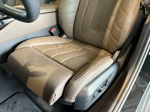 BMW 5 Series view 12
