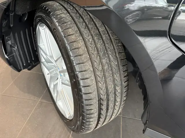 BMW 5 Series view 5
