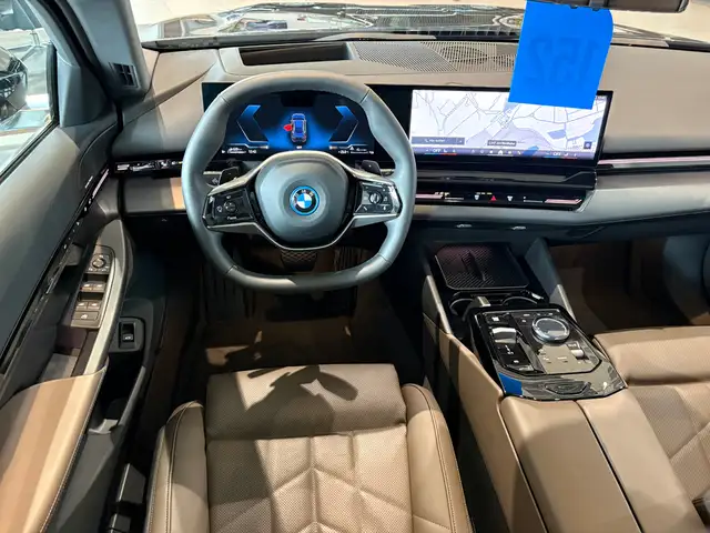 BMW 5 Series view 15
