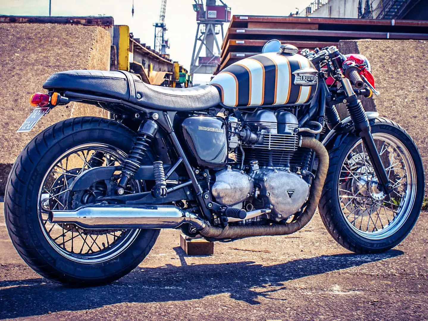 Triumph Bonneville T100 Fekete - 2