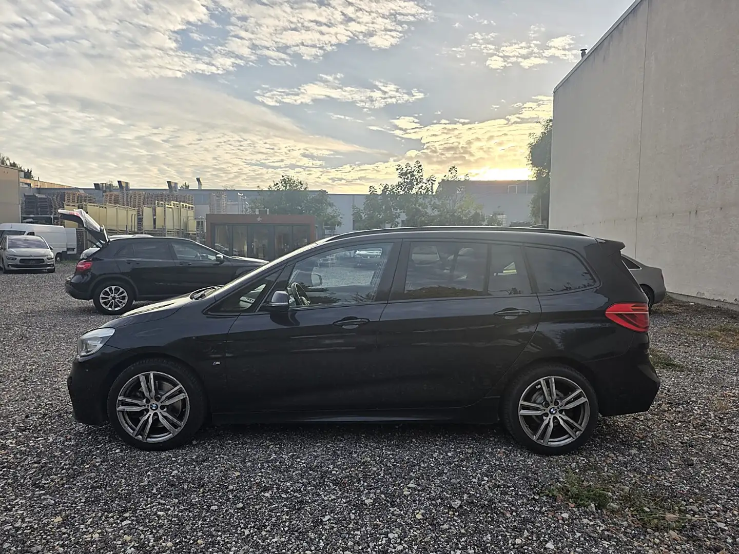 BMW 220 d xDrive Gran Tourer M Sport Aut. 7- Seizer Har... Schwarz - 2