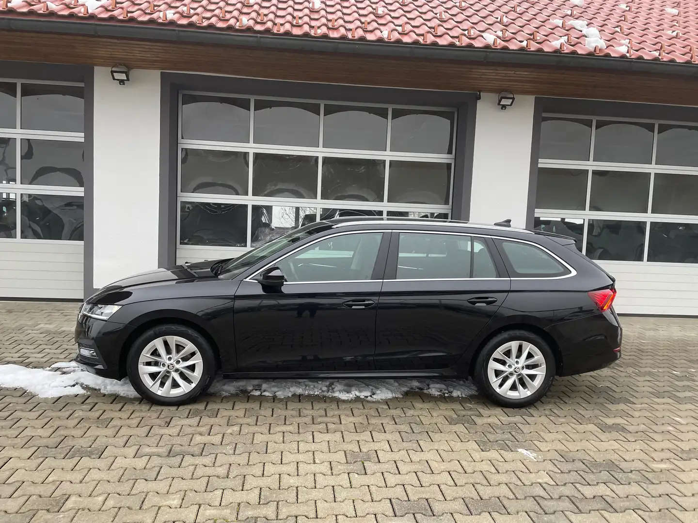 Skoda Octavia Style 2,0 DSG *DIGITAL*LED*APP*ACC*NAVI*SITZHZ* Schwarz - 2