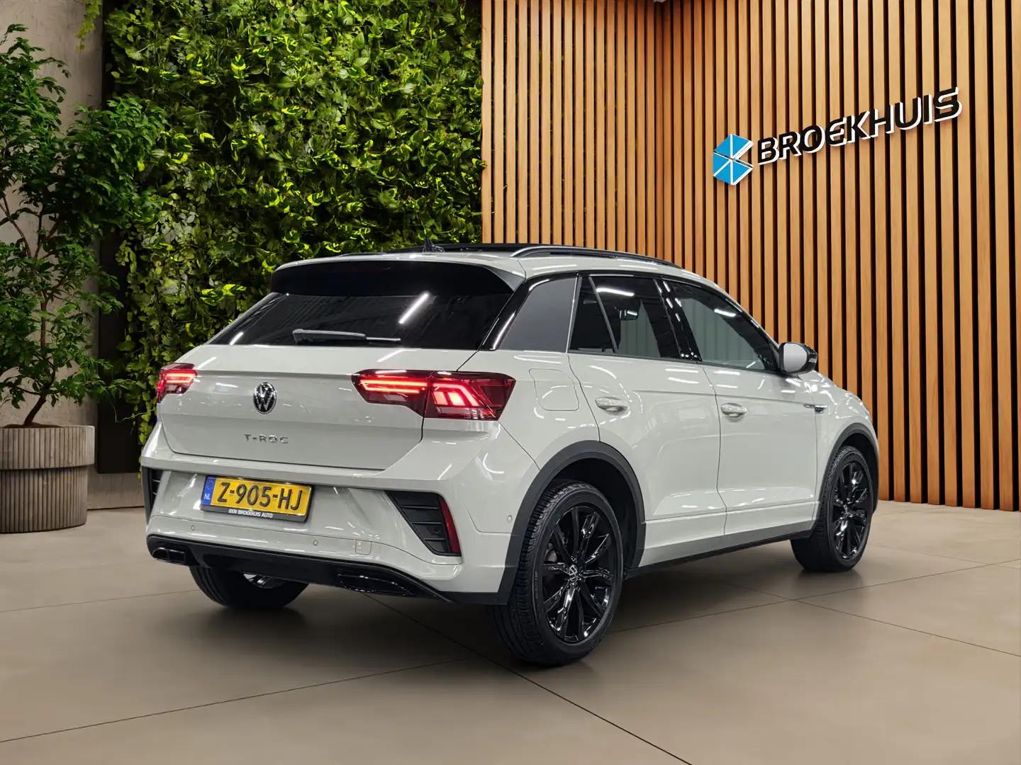 Volkswagen T-Roc 1.5 TSI R-Line Business | Pano | Black Style | Ada Grijs - 2