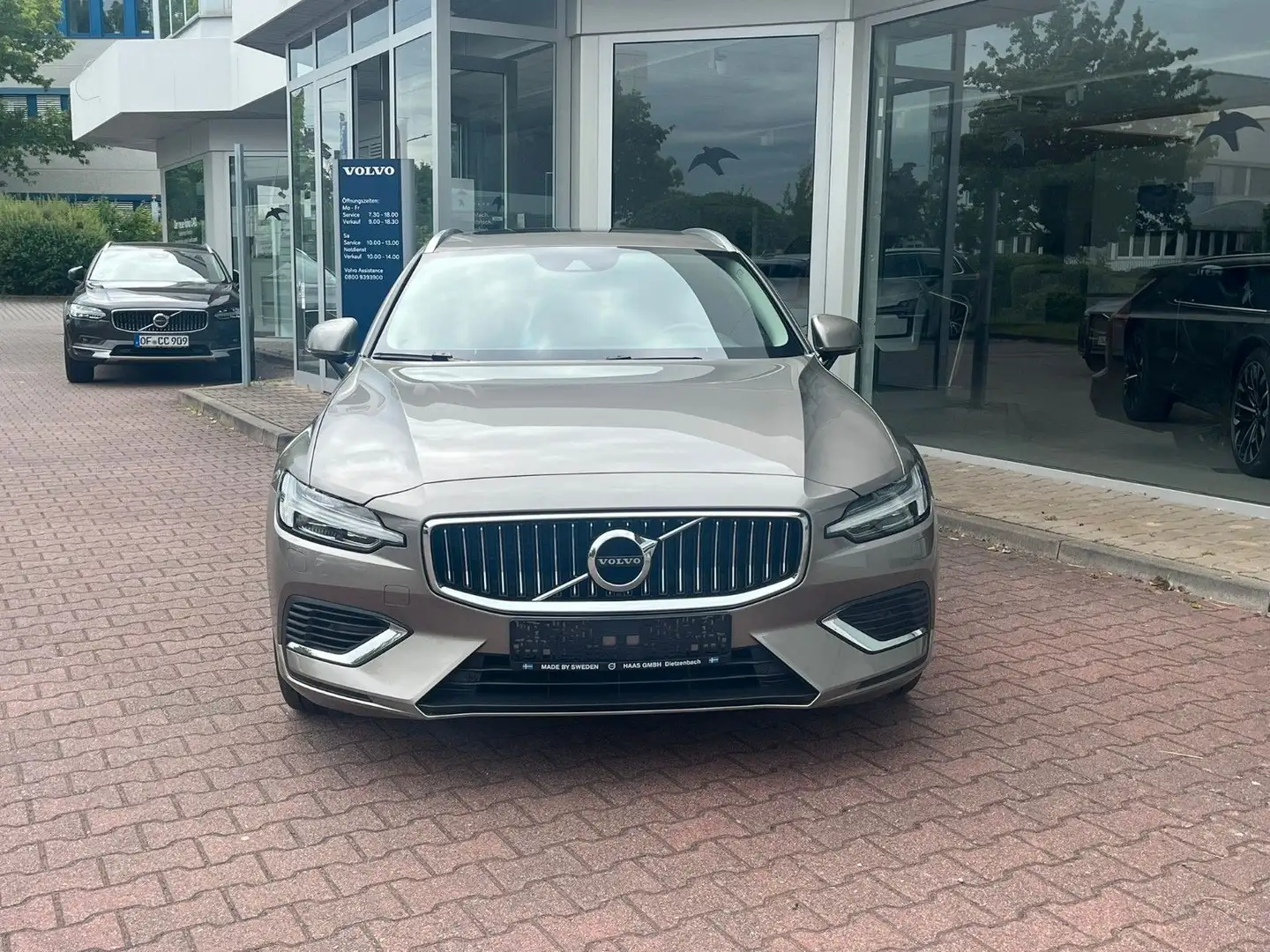 Volvo V60 T6 Recharge AWD Geartronic Inscription Grau - 2