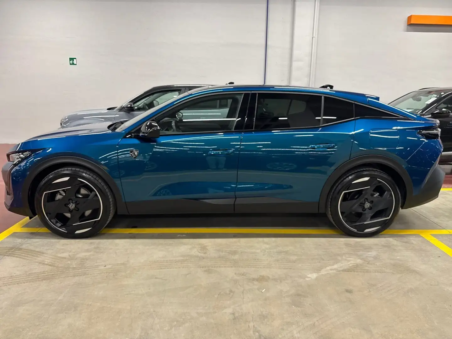 Peugeot 408 GT Hybrid 225 e-EAT8 S&S aut. Blau - 2