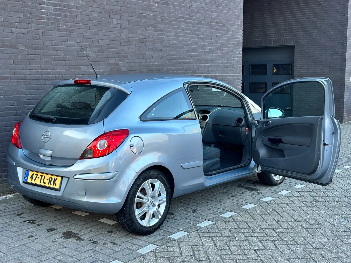 Opel Corsa 1.4-16V Grijs - 2