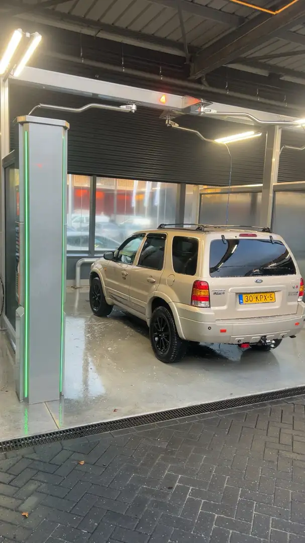 Ford Escape 3.0 4WD Gelb - 2