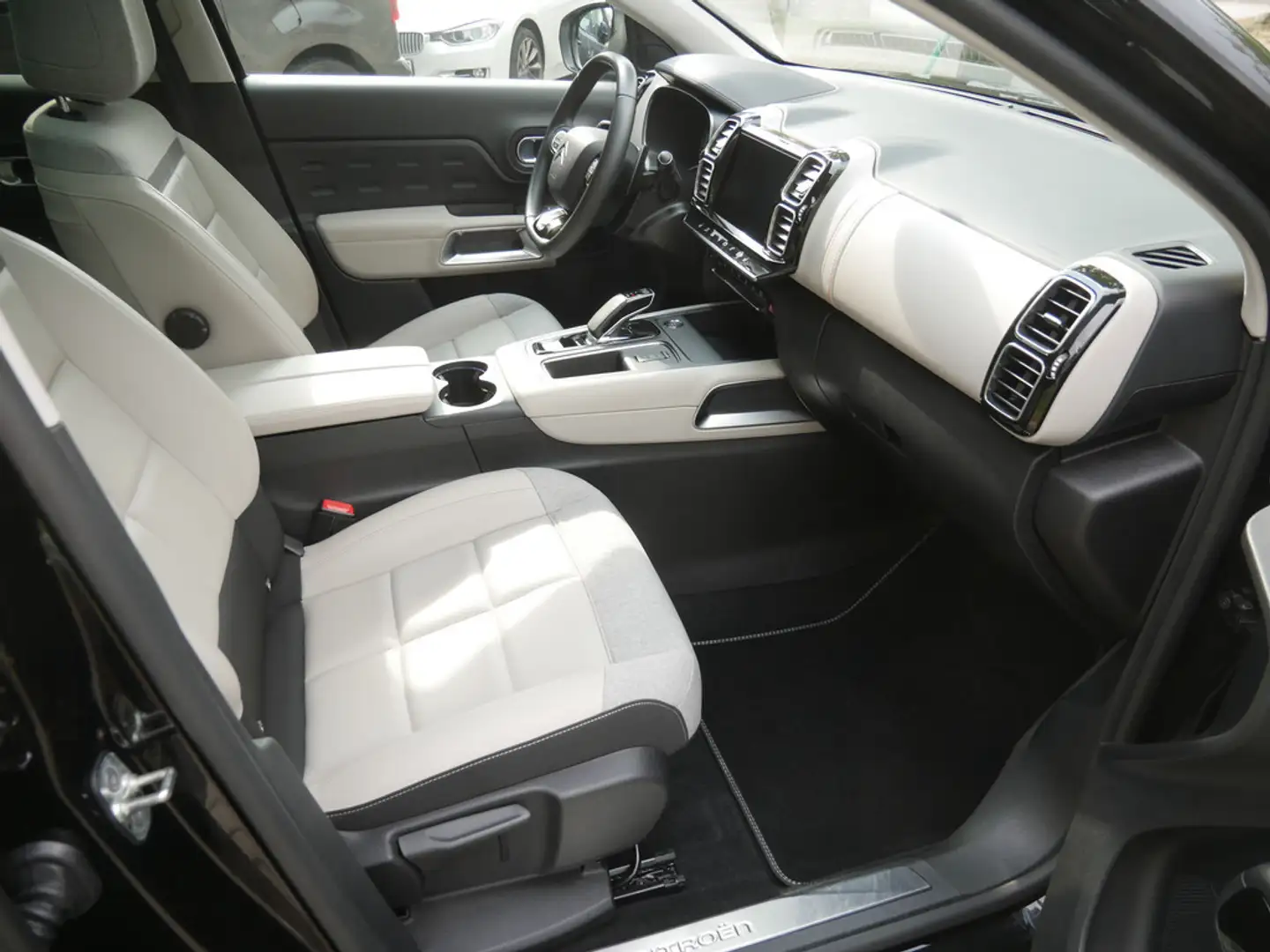 Citroen C5 Aircross Hybrid 225 S&S e-EAT8 Shine Pack Zwart - 2